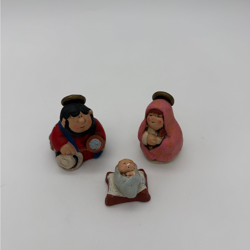 Vintage 4pc Peruvian Christmas Nativity Small Figurines Handcrafted Ceramic